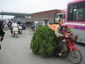 摩托车与小汽车相撞，一次交通意外引发的思考-